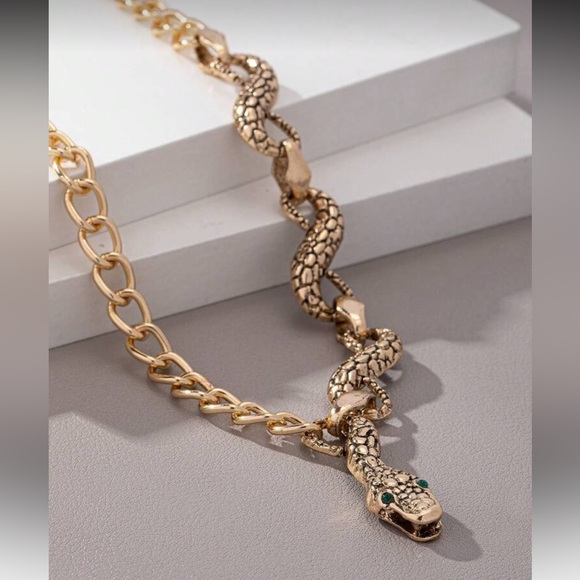 Gold Snake Chain Necklace R71 - Picture 2 of 2